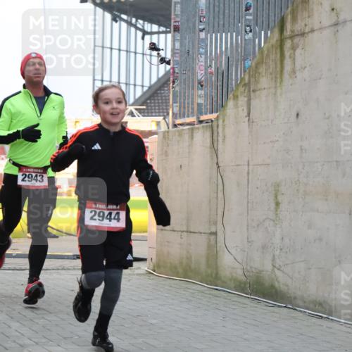 08.12.2024 - St. Pauli X-Mass-Run No. 14 H.Heesch http://msf.ph/oto/7492686 08.12.2024 09:58:24 Ziel 510, 1532, 1789, 3092, 3171, 1396, 1397, 2872, 2934, 2943, 2944 meine-sportfotos.de