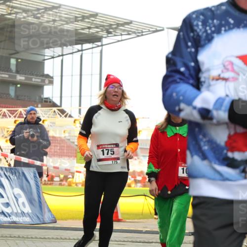 08.12.2024 - St. Pauli X-Mass-Run No. 14 H.Heesch http://msf.ph/oto/7492690 08.12.2024 10:06:16 Ziel 751, 932, 1178, 1243, 1605, 1643, 1650, 2077, 2306, 2308, 2344, 2435, 2603, 2908, 3114, 3115, 3118, 3184, 3302, 175, 1068, 1243, 2474, 3184 meine-sportfotos.de