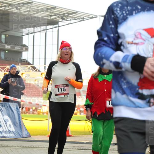 08.12.2024 - St. Pauli X-Mass-Run No. 14 H.Heesch http://msf.ph/oto/7492702 08.12.2024 10:06:17 Ziel 751, 932, 1178, 1243, 1605, 1643, 1650, 2077, 2306, 2308, 2344, 2435, 2603, 2908, 3114, 3115, 3118, 3184, 3302, 65, 175, 1068, 1243, 2474, 3006, 3184 meine-sportfotos.de