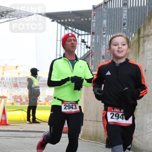 08.12.2024 - St. Pauli X-Mass-Run No. 14 H.Heesch http://msf.ph/oto/7492703 08.12.2024 09:58:25 Ziel 510, 1532, 1789, 2943, 2944, 3092, 3171, 1396, 1397, 2872, 2934, 2943, 2944 meine-sportfotos.de