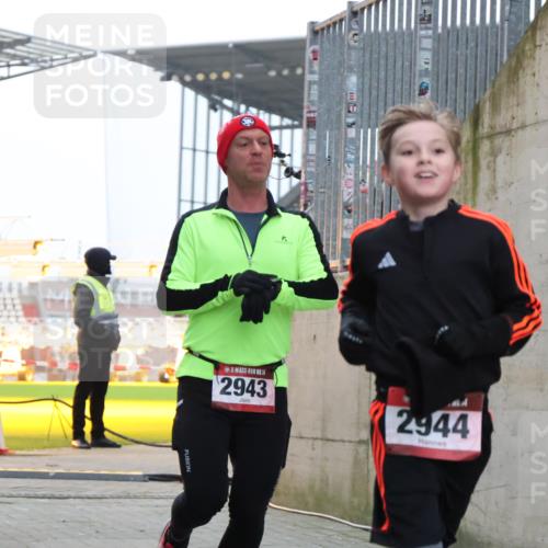08.12.2024 - St. Pauli X-Mass-Run No. 14 H.Heesch http://msf.ph/oto/7492708 08.12.2024 09:58:25 Ziel 510, 1532, 1789, 2943, 2944, 3092, 3171, 1396, 1397, 2872, 2934, 2943, 2944 meine-sportfotos.de