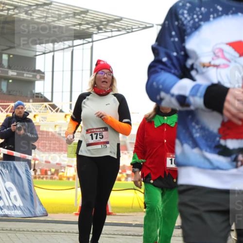 08.12.2024 - St. Pauli X-Mass-Run No. 14 H.Heesch http://msf.ph/oto/7492709 08.12.2024 10:06:17 Ziel 751, 932, 1178, 1243, 1605, 1643, 1650, 2077, 2306, 2308, 2344, 2435, 2603, 2908, 3114, 3115, 3118, 3184, 3302, 65, 175, 1068, 1243, 2474, 3006, 3184 meine-sportfotos.de