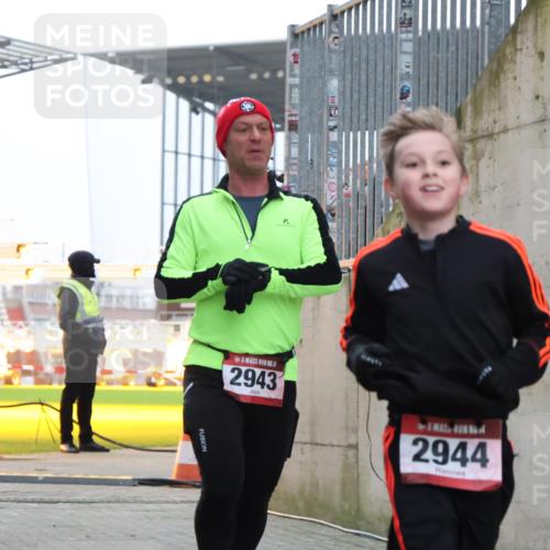 08.12.2024 - St. Pauli X-Mass-Run No. 14 H.Heesch http://msf.ph/oto/7492716 08.12.2024 09:58:25 Ziel 510, 1532, 1789, 2943, 2944, 3092, 3171, 1396, 1397, 2872, 2934, 2943, 2944 meine-sportfotos.de