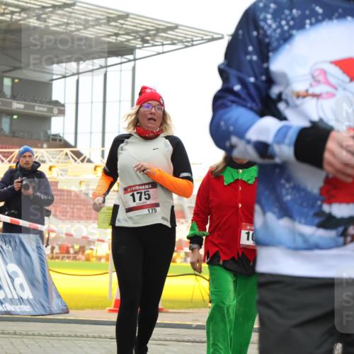 08.12.2024 - St. Pauli X-Mass-Run No. 14 H.Heesch http://msf.ph/oto/7492717 08.12.2024 10:06:17 Ziel 751, 932, 1178, 1243, 1605, 1643, 1650, 2077, 2306, 2308, 2344, 2435, 2603, 2908, 3114, 3115, 3118, 3184, 3302, 65, 175, 1068, 1243, 2474, 3006, 3184 meine-sportfotos.de