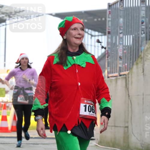 08.12.2024 - St. Pauli X-Mass-Run No. 14 H.Heesch http://msf.ph/oto/7492722 08.12.2024 10:06:20 Ziel 175, 932, 1243, 2077, 2306, 2308, 2344, 2435, 2474, 2603, 2908, 3115, 3118, 3184, 65, 175, 1068, 1232, 2474, 3006 meine-sportfotos.de
