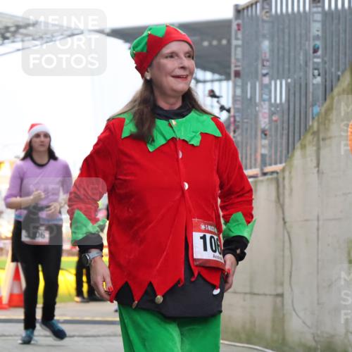 08.12.2024 - St. Pauli X-Mass-Run No. 14 H.Heesch http://msf.ph/oto/7492735 08.12.2024 10:06:20 Ziel 175, 932, 1243, 2077, 2306, 2308, 2344, 2435, 2474, 2603, 2908, 3115, 3118, 3184, 65, 175, 1068, 1232, 2474, 3006 meine-sportfotos.de