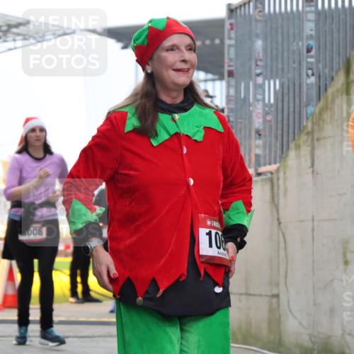 08.12.2024 - St. Pauli X-Mass-Run No. 14 H.Heesch http://msf.ph/oto/7492742 08.12.2024 10:06:21 Ziel 175, 1243, 2306, 2308, 2344, 2435, 2474, 2908, 3115, 3118, 3184, 40, 65, 175, 1068, 1232, 3006 meine-sportfotos.de