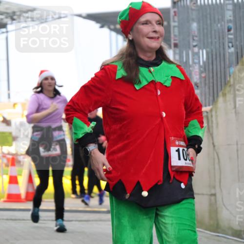 08.12.2024 - St. Pauli X-Mass-Run No. 14 H.Heesch http://msf.ph/oto/7492756 08.12.2024 10:06:21 Ziel 175, 1243, 2306, 2308, 2344, 2435, 2474, 2908, 3115, 3118, 3184, 40, 65, 175, 1068, 1232, 3006 meine-sportfotos.de