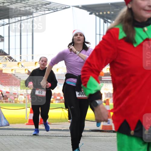 08.12.2024 - St. Pauli X-Mass-Run No. 14 H.Heesch http://msf.ph/oto/7492768 08.12.2024 10:06:22 Ziel 175, 1068, 1243, 2306, 2308, 2344, 2474, 3115, 3118, 3184, 40, 65, 175, 1068, 1232, 3006 meine-sportfotos.de