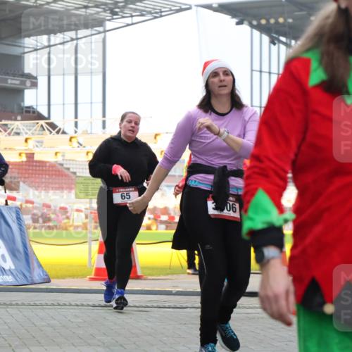 08.12.2024 - St. Pauli X-Mass-Run No. 14 H.Heesch http://msf.ph/oto/7492798 08.12.2024 10:06:22 Ziel 175, 1068, 1243, 2306, 2308, 2344, 2474, 3115, 3118, 3184, 40, 65, 175, 1068, 1232, 3006 meine-sportfotos.de