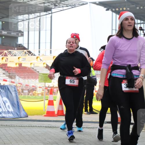 08.12.2024 - St. Pauli X-Mass-Run No. 14 H.Heesch http://msf.ph/oto/7492808 08.12.2024 10:06:23 Ziel 175, 1068, 1243, 2474, 3115, 3118, 3184, 40, 65, 1068, 1232, 3006 meine-sportfotos.de