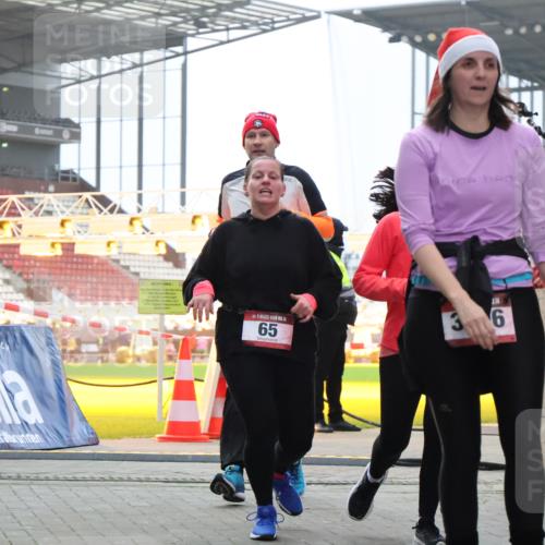 08.12.2024 - St. Pauli X-Mass-Run No. 14 H.Heesch http://msf.ph/oto/7492823 08.12.2024 10:06:23 Ziel 175, 1068, 1243, 2474, 3115, 3118, 3184, 40, 65, 1068, 1232, 3006 meine-sportfotos.de