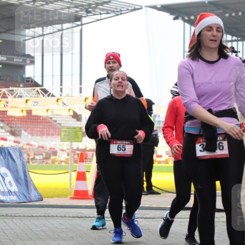 08.12.2024 - St. Pauli X-Mass-Run No. 14 H.Heesch http://msf.ph/oto/7492832 08.12.2024 10:06:23 Ziel 175, 1068, 1243, 2474, 3115, 3118, 3184, 40, 65, 1068, 1232, 3006 meine-sportfotos.de