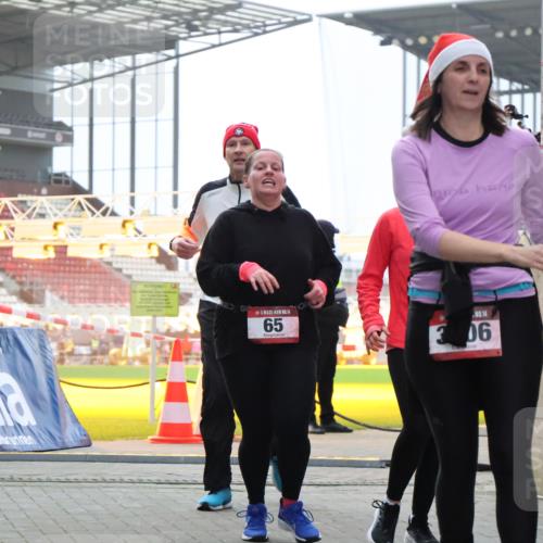 08.12.2024 - St. Pauli X-Mass-Run No. 14 H.Heesch http://msf.ph/oto/7492840 08.12.2024 10:06:24 Ziel 175, 1068, 1243, 2474, 3115, 3118, 3184, 40, 65, 1068, 1232, 3006 meine-sportfotos.de