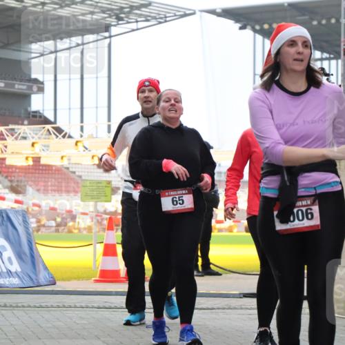 08.12.2024 - St. Pauli X-Mass-Run No. 14 H.Heesch http://msf.ph/oto/7492849 08.12.2024 10:06:24 Ziel 175, 1068, 1243, 2474, 3115, 3118, 3184, 40, 65, 1068, 1232, 3006 meine-sportfotos.de