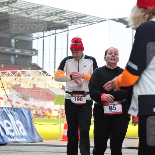 08.12.2024 - St. Pauli X-Mass-Run No. 14 H.Heesch http://msf.ph/oto/7492889 08.12.2024 10:06:25 Ziel 65, 175, 1068, 1243, 2474, 3006, 3115, 3118, 3184, 40, 65, 1013, 1232, 1563, 3006 meine-sportfotos.de