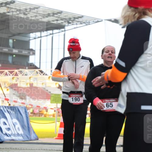 08.12.2024 - St. Pauli X-Mass-Run No. 14 H.Heesch http://msf.ph/oto/7492893 08.12.2024 10:06:25 Ziel 65, 175, 1068, 1243, 2474, 3006, 3115, 3118, 3184, 40, 65, 1013, 1232, 1563, 3006 meine-sportfotos.de