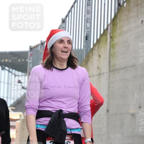 08.12.2024 - St. Pauli X-Mass-Run No. 14 H.Heesch http://msf.ph/oto/7492901 08.12.2024 10:06:26 Ziel 65, 175, 1068, 1243, 2474, 3006, 3115, 3184, 40, 65, 1013, 1016, 1232, 1563, 3006 meine-sportfotos.de