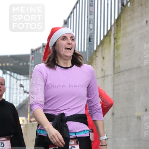 08.12.2024 - St. Pauli X-Mass-Run No. 14 H.Heesch http://msf.ph/oto/7492911 08.12.2024 10:06:26 Ziel 65, 175, 1068, 1243, 2474, 3006, 3115, 3184, 40, 65, 1013, 1016, 1232, 1563, 3006 meine-sportfotos.de