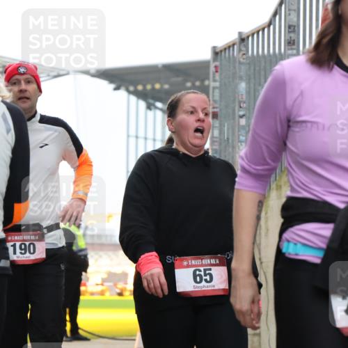 08.12.2024 - St. Pauli X-Mass-Run No. 14 H.Heesch http://msf.ph/oto/7492935 08.12.2024 10:06:27 Ziel 65, 175, 1068, 1232, 1243, 2474, 3006, 3115, 3184, 40, 65, 696, 1013, 1016, 1232, 1563, 3006 meine-sportfotos.de