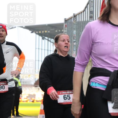 08.12.2024 - St. Pauli X-Mass-Run No. 14 H.Heesch http://msf.ph/oto/7492945 08.12.2024 10:06:27 Ziel 65, 175, 1068, 1232, 1243, 2474, 3006, 3115, 3184, 40, 65, 696, 1013, 1016, 1232, 1563, 3006 meine-sportfotos.de