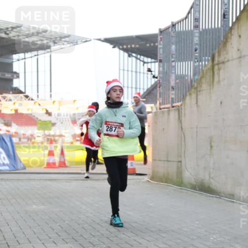 08.12.2024 - St. Pauli X-Mass-Run No. 14 H.Heesch http://msf.ph/oto/7492947 08.12.2024 09:58:29 Ziel 1532, 1789, 2872, 2934, 2943, 2944, 3092, 3171, 55, 1075, 1080, 1396, 1397, 2872 meine-sportfotos.de