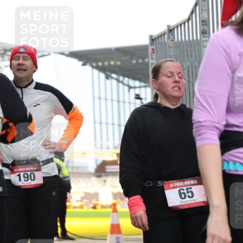 08.12.2024 - St. Pauli X-Mass-Run No. 14 H.Heesch http://msf.ph/oto/7492965 08.12.2024 10:06:27 Ziel 65, 175, 1068, 1232, 1243, 2474, 3006, 3115, 3184, 40, 65, 696, 1013, 1016, 1232, 1563, 3006 meine-sportfotos.de