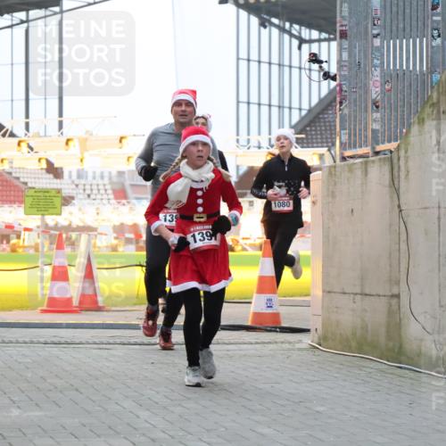 08.12.2024 - St. Pauli X-Mass-Run No. 14 H.Heesch http://msf.ph/oto/7492969 08.12.2024 09:58:31 Ziel 1789, 2872, 2934, 2943, 2944, 3092, 3171, 55, 880, 1075, 1080, 1396, 1397, 2872 meine-sportfotos.de