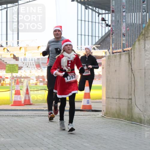 08.12.2024 - St. Pauli X-Mass-Run No. 14 H.Heesch http://msf.ph/oto/7492988 08.12.2024 09:58:31 Ziel 1789, 2872, 2934, 2943, 2944, 3092, 3171, 55, 880, 1075, 1080, 1396, 1397, 2872 meine-sportfotos.de