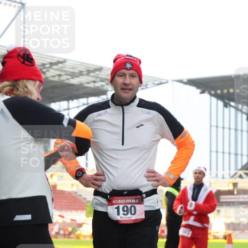 08.12.2024 - St. Pauli X-Mass-Run No. 14 H.Heesch http://msf.ph/oto/7492998 08.12.2024 10:06:28 Ziel 65, 175, 1068, 1232, 1243, 2474, 3006, 3184, 40, 696, 1013, 1016, 1232, 1563 meine-sportfotos.de