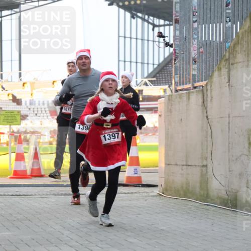 08.12.2024 - St. Pauli X-Mass-Run No. 14 H.Heesch http://msf.ph/oto/7493003 08.12.2024 09:58:31 Ziel 1789, 2872, 2934, 2943, 2944, 3092, 3171, 55, 880, 1075, 1080, 1396, 1397, 2872 meine-sportfotos.de