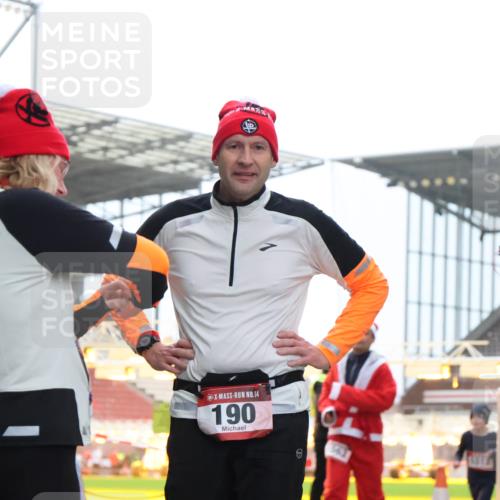 08.12.2024 - St. Pauli X-Mass-Run No. 14 H.Heesch http://msf.ph/oto/7493012 08.12.2024 10:06:28 Ziel 65, 175, 1068, 1232, 1243, 2474, 3006, 3184, 40, 696, 1013, 1016, 1232, 1563 meine-sportfotos.de