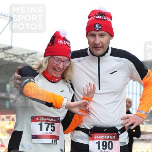 08.12.2024 - St. Pauli X-Mass-Run No. 14 H.Heesch http://msf.ph/oto/7493028 08.12.2024 10:06:31 Ziel 40, 65, 175, 1068, 1232, 2474, 3006, 40, 696, 1013, 1016, 1563, 2894 meine-sportfotos.de