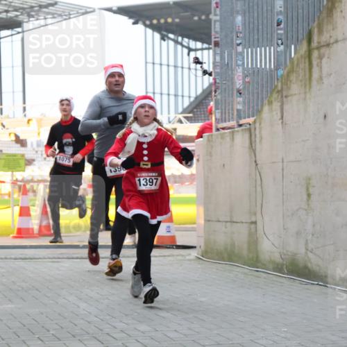 08.12.2024 - St. Pauli X-Mass-Run No. 14 H.Heesch http://msf.ph/oto/7493031 08.12.2024 09:58:31 Ziel 1789, 2872, 2934, 2943, 2944, 3092, 3171, 55, 880, 1075, 1080, 1396, 1397, 2872 meine-sportfotos.de