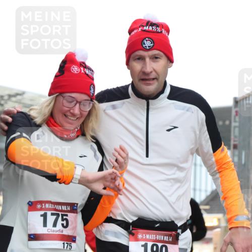 08.12.2024 - St. Pauli X-Mass-Run No. 14 H.Heesch http://msf.ph/oto/7493046 08.12.2024 10:06:31 Ziel 40, 65, 175, 1068, 1232, 2474, 3006, 40, 696, 1013, 1016, 1563, 2894 meine-sportfotos.de