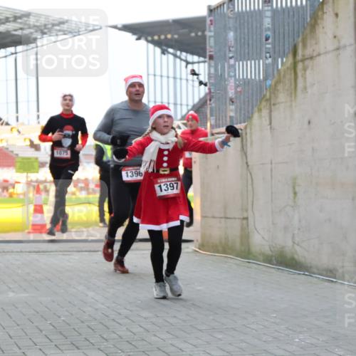 08.12.2024 - St. Pauli X-Mass-Run No. 14 H.Heesch http://msf.ph/oto/7493049 08.12.2024 09:58:31 Ziel 1789, 2872, 2934, 2943, 2944, 3092, 3171, 55, 880, 1075, 1080, 1396, 1397, 2872 meine-sportfotos.de