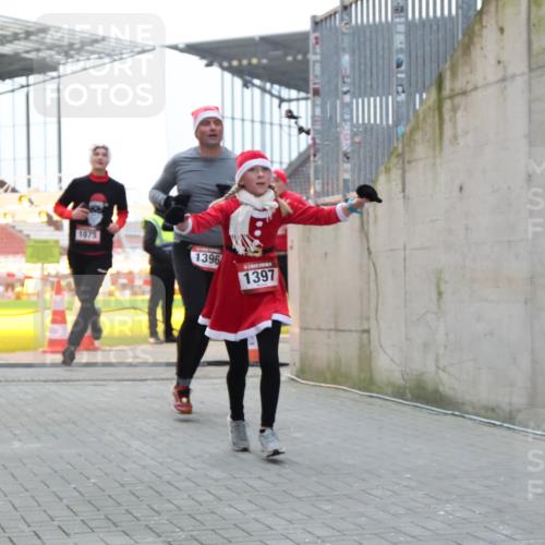 08.12.2024 - St. Pauli X-Mass-Run No. 14 H.Heesch http://msf.ph/oto/7493055 08.12.2024 09:58:31 Ziel 1789, 2872, 2934, 2943, 2944, 3092, 3171, 55, 880, 1075, 1080, 1396, 1397, 2872 meine-sportfotos.de