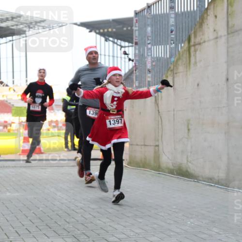 08.12.2024 - St. Pauli X-Mass-Run No. 14 H.Heesch http://msf.ph/oto/7493062 08.12.2024 09:58:31 Ziel 1789, 2872, 2934, 2943, 2944, 3092, 3171, 55, 880, 1075, 1080, 1396, 1397, 2872 meine-sportfotos.de