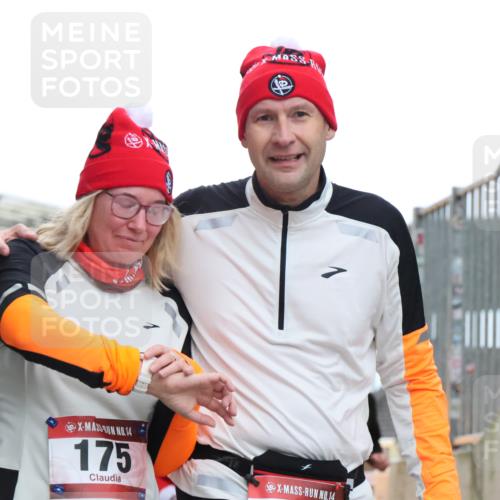 08.12.2024 - St. Pauli X-Mass-Run No. 14 H.Heesch http://msf.ph/oto/7493063 08.12.2024 10:06:31 Ziel 40, 65, 175, 1068, 1232, 2474, 3006, 40, 696, 1013, 1016, 1563, 2894 meine-sportfotos.de