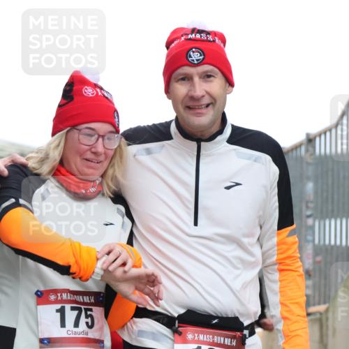 08.12.2024 - St. Pauli X-Mass-Run No. 14 H.Heesch http://msf.ph/oto/7493070 08.12.2024 10:06:31 Ziel 40, 65, 175, 1068, 1232, 2474, 3006, 40, 696, 1013, 1016, 1563, 2894 meine-sportfotos.de