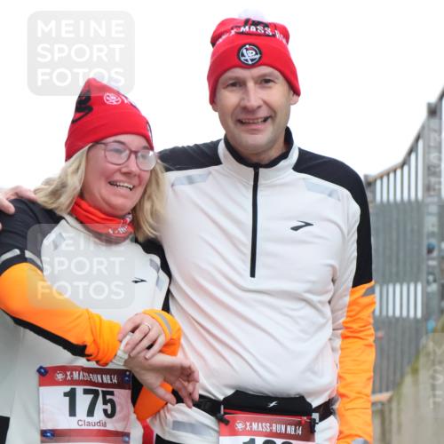 08.12.2024 - St. Pauli X-Mass-Run No. 14 H.Heesch http://msf.ph/oto/7493083 08.12.2024 10:06:31 Ziel 40, 65, 175, 1068, 1232, 2474, 3006, 40, 696, 1013, 1016, 1563, 2894 meine-sportfotos.de