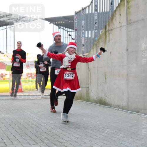 08.12.2024 - St. Pauli X-Mass-Run No. 14 H.Heesch http://msf.ph/oto/7493086 08.12.2024 09:58:32 Ziel 1396, 1397, 1789, 2872, 2934, 2943, 2944, 3092, 3171, 55, 880, 1075, 1080, 1396, 1397 meine-sportfotos.de