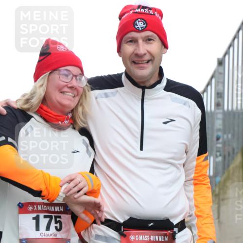 08.12.2024 - St. Pauli X-Mass-Run No. 14 H.Heesch http://msf.ph/oto/7493098 08.12.2024 10:06:31 Ziel 40, 65, 175, 1068, 1232, 2474, 3006, 40, 696, 1013, 1016, 1563, 2894 meine-sportfotos.de