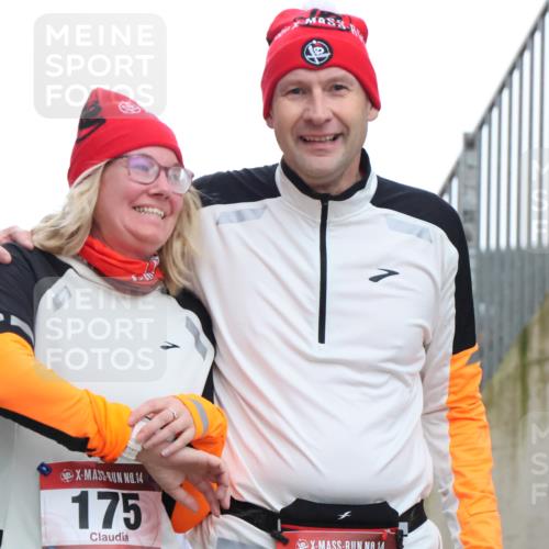 08.12.2024 - St. Pauli X-Mass-Run No. 14 H.Heesch http://msf.ph/oto/7493105 08.12.2024 10:06:32 Ziel 40, 65, 175, 1068, 1232, 2474, 3006, 696, 1013, 1016, 1563, 2894 meine-sportfotos.de