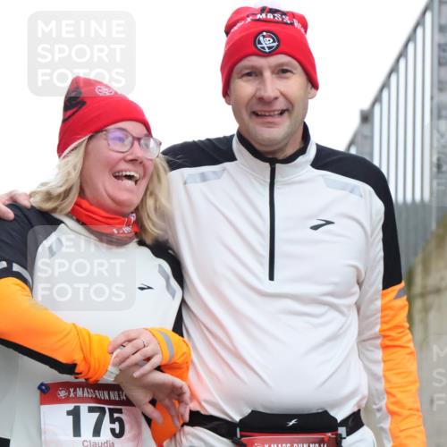 08.12.2024 - St. Pauli X-Mass-Run No. 14 H.Heesch http://msf.ph/oto/7493111 08.12.2024 10:06:32 Ziel 40, 65, 175, 1068, 1232, 2474, 3006, 696, 1013, 1016, 1563, 2894 meine-sportfotos.de