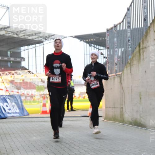 08.12.2024 - St. Pauli X-Mass-Run No. 14 H.Heesch http://msf.ph/oto/7493142 08.12.2024 09:58:33 Ziel 1396, 1397, 1789, 2872, 2934, 2943, 2944, 3092, 3171, 55, 880, 1075, 1080, 1396, 1397 meine-sportfotos.de