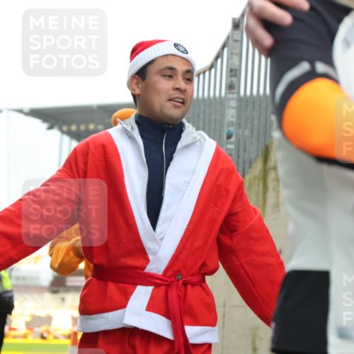 08.12.2024 - St. Pauli X-Mass-Run No. 14 H.Heesch http://msf.ph/oto/7493143 08.12.2024 10:06:33 Ziel 40, 65, 175, 1013, 1068, 1232, 1563, 3006, 696, 1013, 1016, 1563, 2894 meine-sportfotos.de