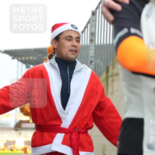 08.12.2024 - St. Pauli X-Mass-Run No. 14 H.Heesch http://msf.ph/oto/7493153 08.12.2024 10:06:33 Ziel 40, 65, 175, 1013, 1068, 1232, 1563, 3006, 696, 1013, 1016, 1563, 2894 meine-sportfotos.de