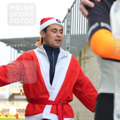 08.12.2024 - St. Pauli X-Mass-Run No. 14 H.Heesch http://msf.ph/oto/7493160 08.12.2024 10:06:33 Ziel 40, 65, 175, 1013, 1068, 1232, 1563, 3006, 696, 1013, 1016, 1563, 2894 meine-sportfotos.de