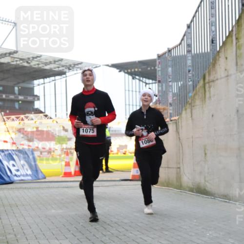 08.12.2024 - St. Pauli X-Mass-Run No. 14 H.Heesch http://msf.ph/oto/7493161 08.12.2024 09:58:33 Ziel 1396, 1397, 1789, 2872, 2934, 2943, 2944, 3092, 3171, 55, 880, 1075, 1080, 1396, 1397 meine-sportfotos.de